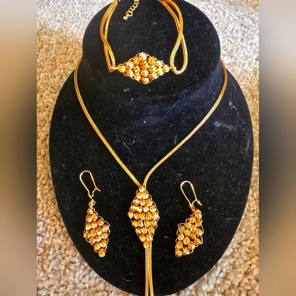 21 kgp Dubai Elegant Gold Jewelry Set - Picture 1 of 12